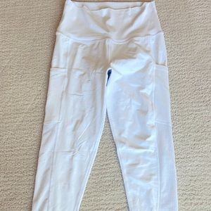 White aerie 3/4 length leggings